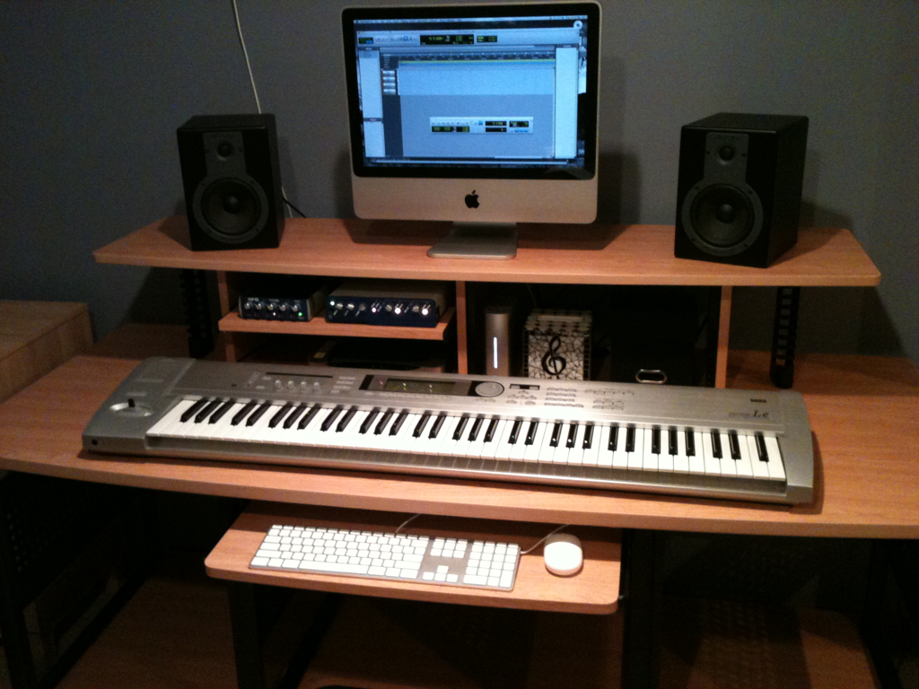 modern-recording-studio-computer-desk